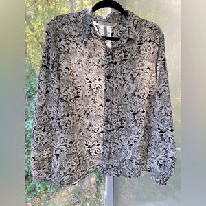 Size 16 black, gray & white floral print blouse. Full button front from collar.